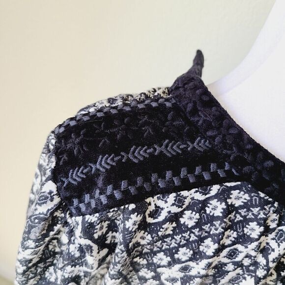 Lucky Brand Velvet Tunic Women Small Embroidered Boho Black NWT Bell Sleeves NWT - Picture 6 of 12